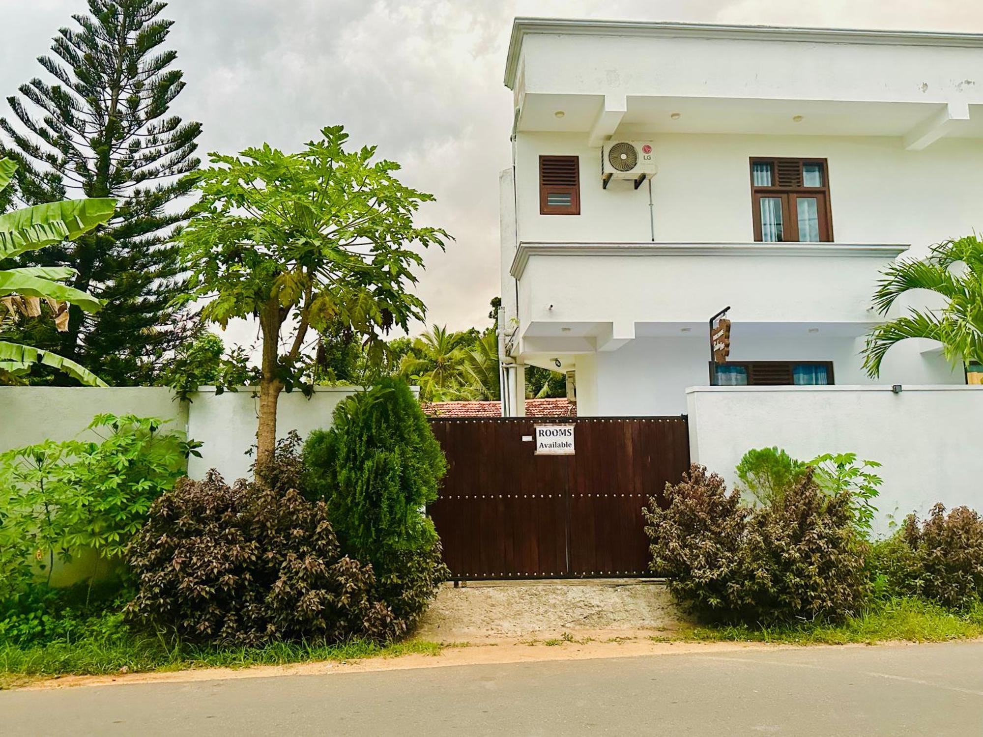 Guesthouse Bodensee Hikkaduwa Exterior photo